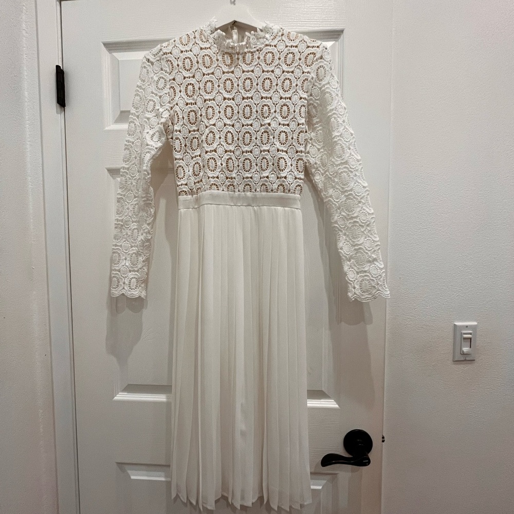 White lace pleated dress